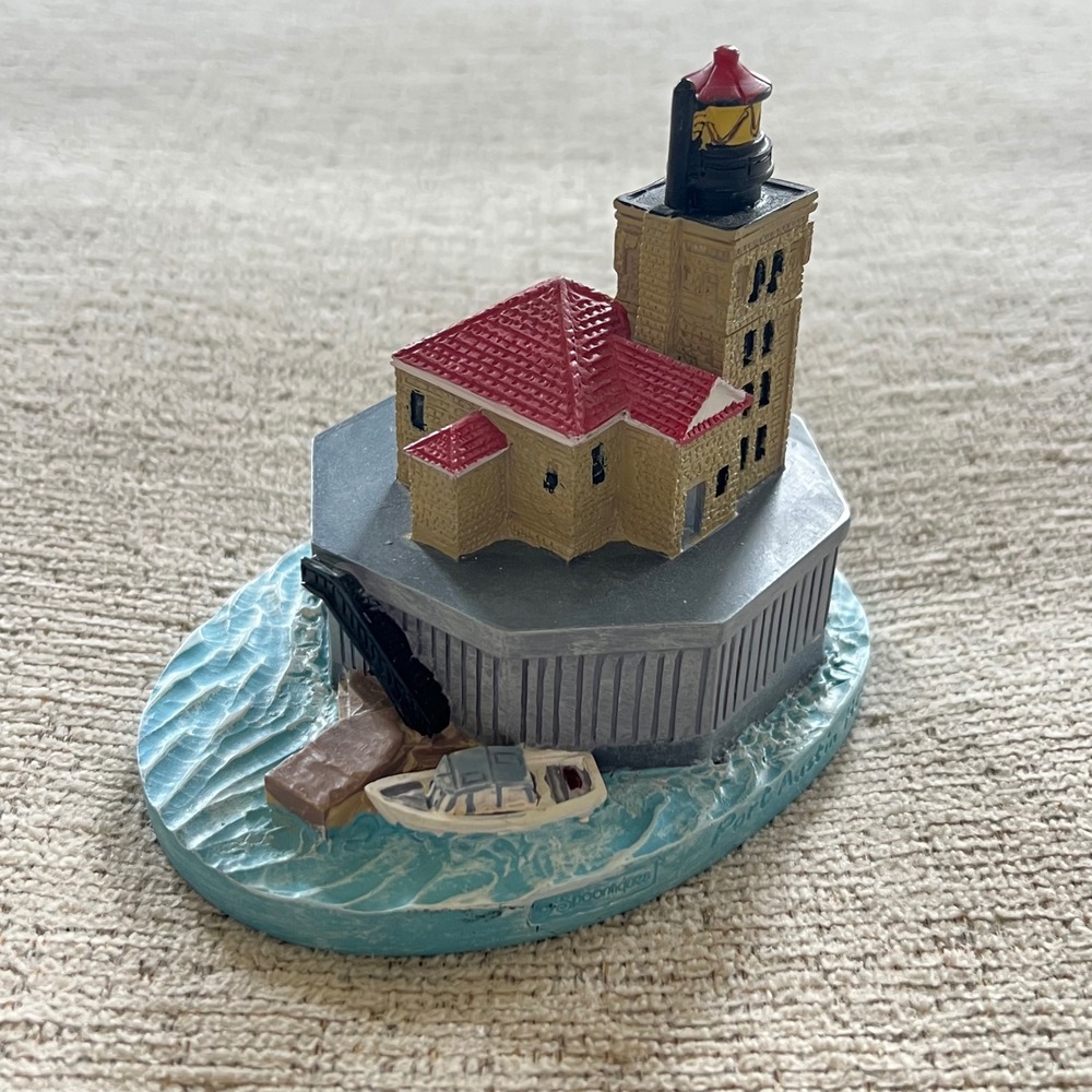 Spooniques Port Austin Reef Lighthouse Figurine Michigan Nautical Decor N009034